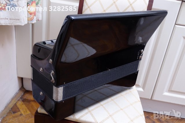 Акордеон Велтмайстер Метеор 120 баса, снимка 5 - Акордеони - 36650092