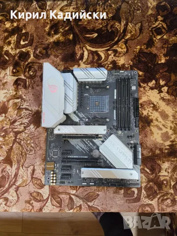 Продавам дънна платка asus rog strix b550 a gaming 