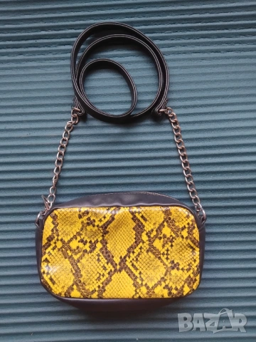 Bershka дамска чантичка, снимка 2 - Чанти - 53937272