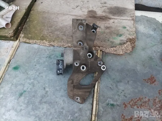 Конзола стойка обтяшка пистов ремък Рено Канго 1.5 DCI. 2003 год., снимка 1