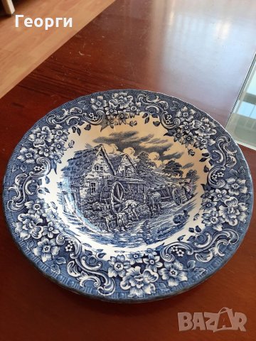 Порцеланова чиния Royal Tudor Ware, снимка 1 - Чинии - 32079819