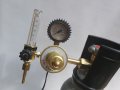 Редуцир вентил,регулатор с часовник и ротаметър за Аргон/въглерод с подгряване 220V, снимка 1 - Други машини и части - 37886224