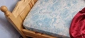 Продавам единично легло от масив с матрак, снимка 4