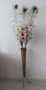 Висока ваза с изкуствени цветя, снимка 1