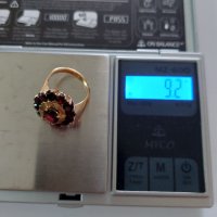 Дамски златен пръстен с гранати-18 карата злато(чехски гранати), снимка 11 - Пръстени - 38897379