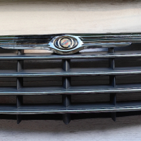Решетка Chrysler Voyager / Крайслер Вояджер, снимка 1 - Части - 44623183