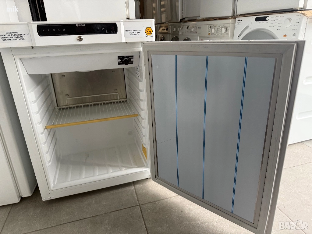 Малък професионален хладилник Gram, снимка 1