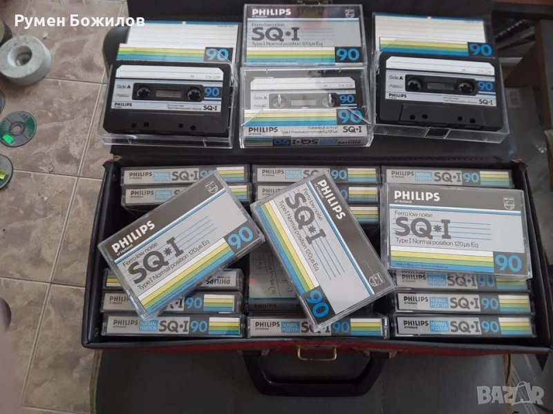 24 касети PHILIPS като нови в куфарче, снимка 1