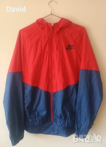 Оригинално дамско яке ветровка Nike Windrunner