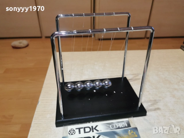 Люлката на Нютон 18Х18Х12СМ 1401261736, снимка 18 - Колекции - 53099163