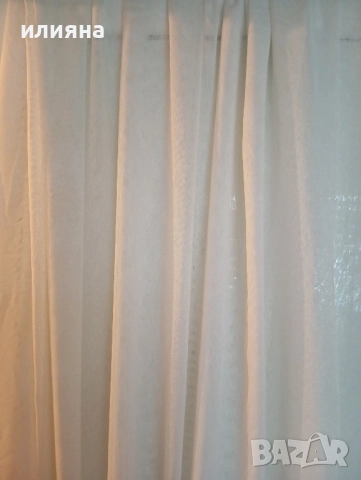 Тънко бяло перде 