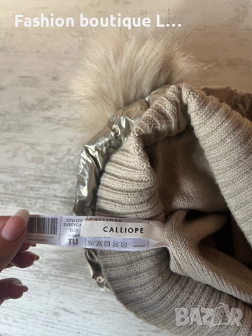 Зимна дамска сребърна шапка с мека и топла вътрешна част и пухен помпон на марката Calliope, снимка 4 - Шапки - 52952924