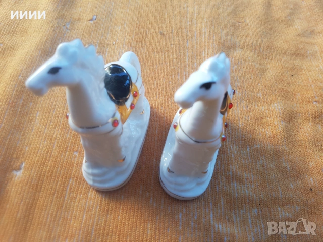 Порцеланова статуетка фигурка кон 2 бр