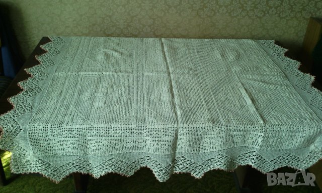 Ръчно плетена покривка за маса. 120/120см.