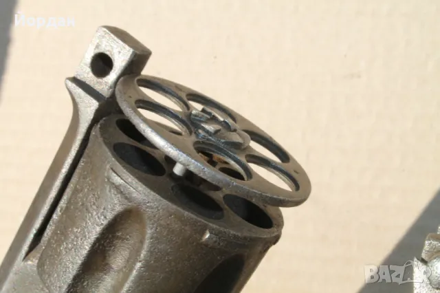 Стар револвер, снимка 15 - Антикварни и старинни предмети - 47511496