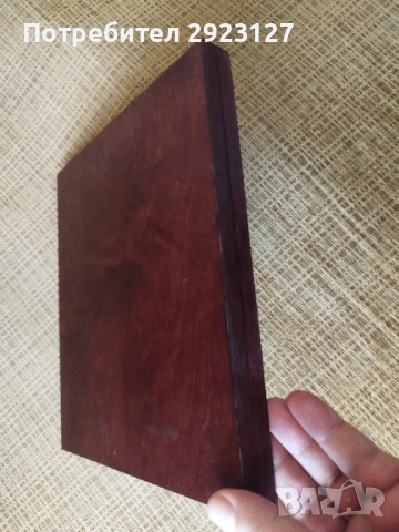 ДЪРВЕНА КУТИЯ ЗА СЪХРАНЕНИЕ  НА ЧЕТИРИ ЕЛИПСОВИДНИ ПЛАКЕТА, снимка 4 - Нумизматика и бонистика - 52070586