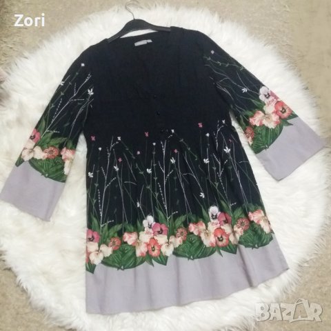 Памучна черна рокля с остро деколте и щампа цветя, снимка 2 - Рокли - 42322766