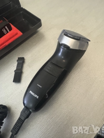 Електрическа самобръсначка Philips + подарък още една!, снимка 2 - Електрически самобръсначки - 56117002