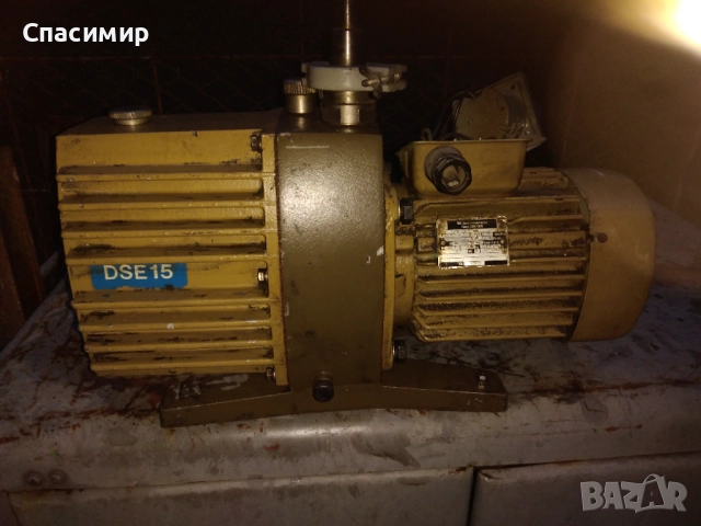 Вакум помпа 700w на 1390об трифазна 