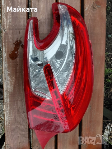 Заден ляв стоп за Пежо 208.2015 година.