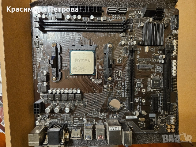 Дънна платка GIGABYTE + процесор AMD Ryzen 3