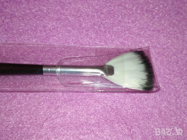 Четка за маникюр