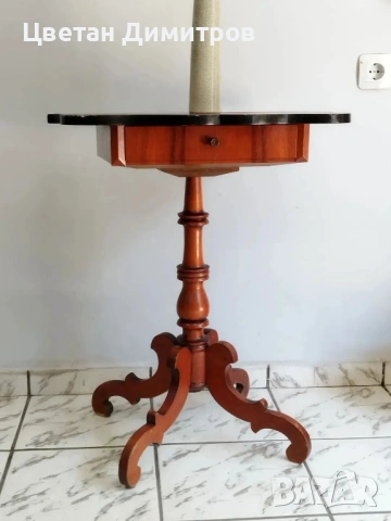 Винтидж дървена помощна масичка с чекмедже  За игра на шах , снимка 2 - Антикварни и старинни предмети - 54135836