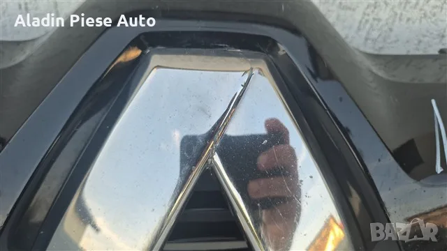 Централна решетка Renault Megane 4 година 2016 2017 2018 2019 код 622562805R , снимка 3 - Аксесоари и консумативи - 55885047