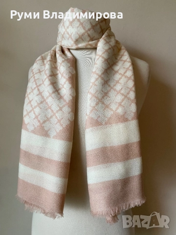 Бял шал на розово детелини By Malene Birger от 100 % вълна, снимка 4 - Шалове - 52857063