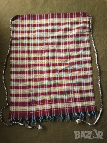 Породавам престилка  за българска носия