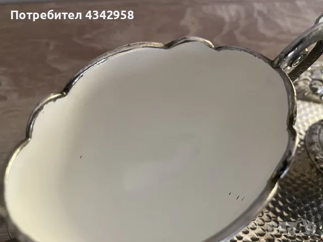 за Bazar.bg на български:

🌸 Винтидж комплект за захар и сметана с декоративен поднос.1940-1960г., снимка 6 - Други ценни предмети - 55979983