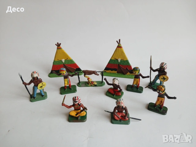 Стари пластмасови фигурки, индианци.