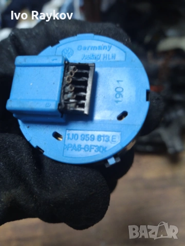 Бутон , шибидах VW , Skoda , Beetle Golf Bora Lupo Passat 1J0959613E, снимка 3 - Части - 54158566