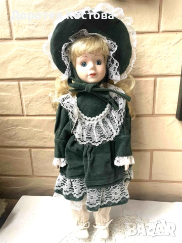 Красива порцеланова кукла от Англия 