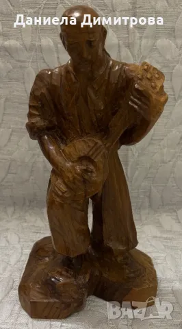 Дървена фигура на музикант