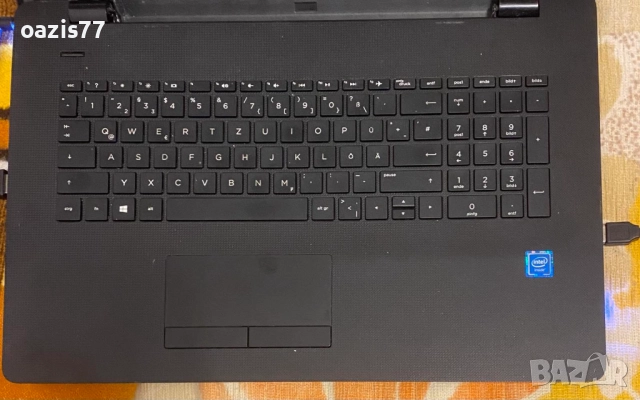 Лаптоп НР 17-b    17 инча счупен дисплей,дъно отлично ,целият се продава