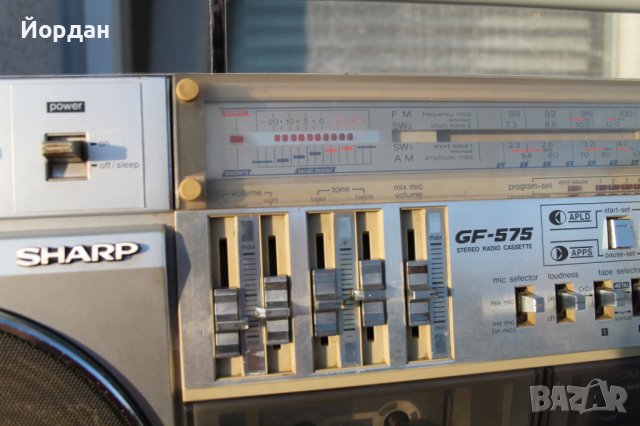 Радио касетофон ''Sharp GF 575 Z'', снимка 4 - Радиокасетофони, транзистори - 44435978