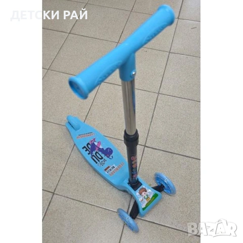 Тротинетка със светещи гуми 