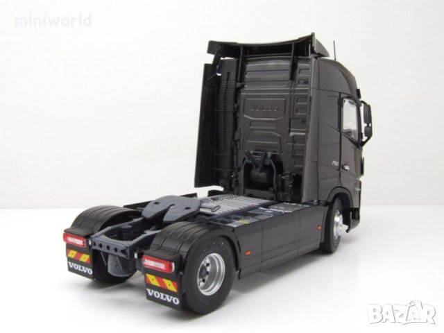 Volvo FH 750 влекач - мащаб 1:24 на Solido моделът е нов в кутия, снимка 2 - Колекции - 42920456