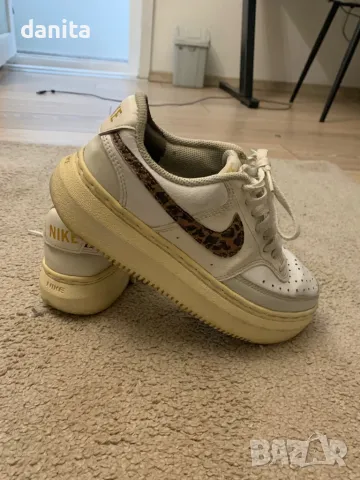 Nike дамски обувки, снимка 3 - Дамски ежедневни обувки - 47559239