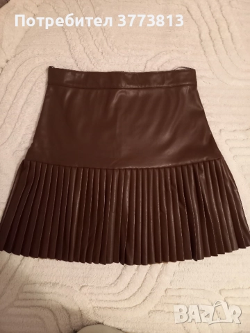 Стилна кожена пола с плисета – нова, елегантна, размер S/M
