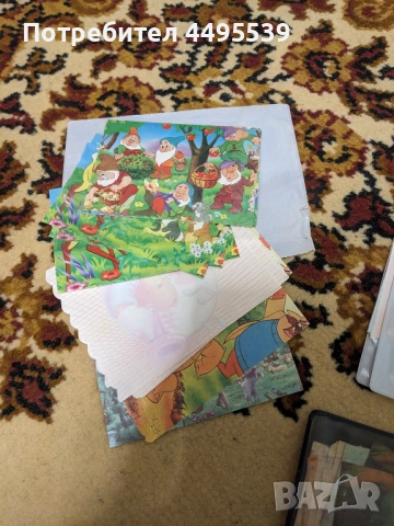 Миришещи листчета, цветни и бледи.