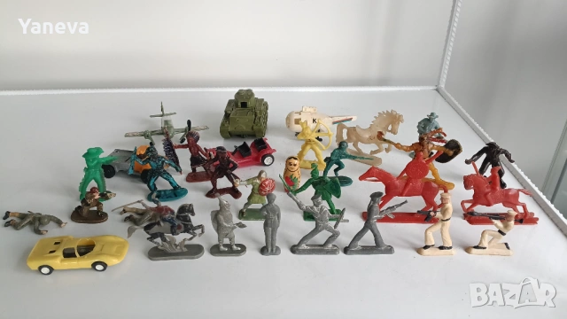 Стари играчки от СОЦА. 