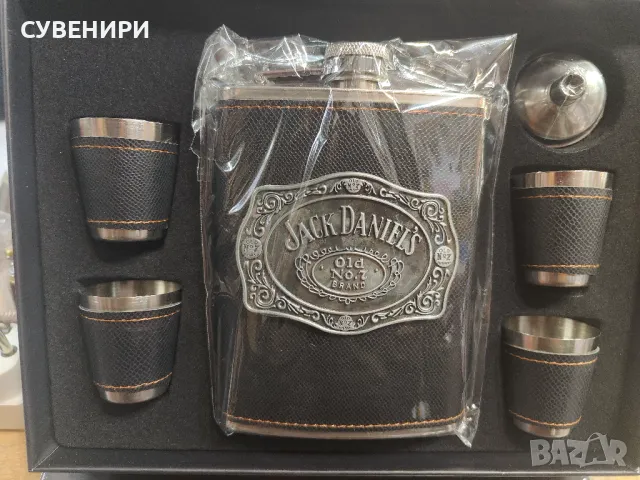 Подаръчен комплект с манерка и шотове Jack Daniels , снимка 3 - Подаръци за жени - 47524594