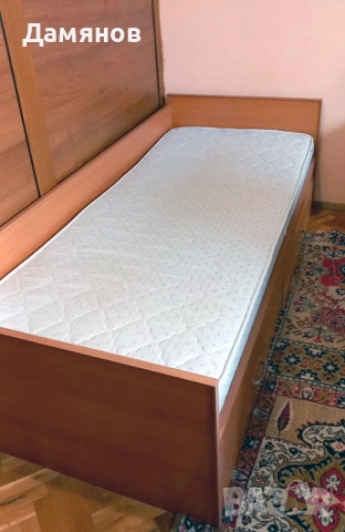 Единично легло 90х195 с двулицев матрак, рамка и чекмеджета, снимка 3 - Спални и легла - 52978692