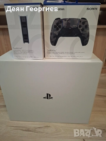 Продавам PS5 1TB D-Chassis с диск с втори джойстик, с гаранция още 5 месеца