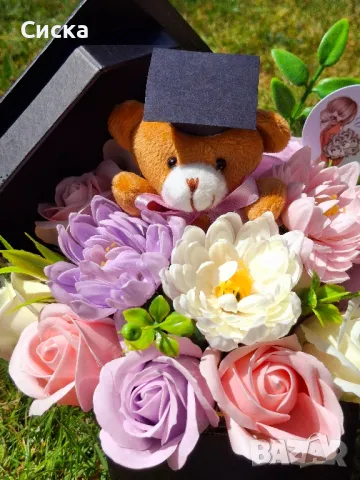 Тематични букети със сапунени цветя и плюшено мече за абитуриенти /абсолвенти, снимка 4 - Подаръци за жени - 50228221