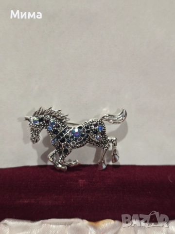 Брошки различни модели