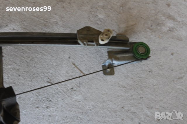 Машинка стъкло ръчна задна дясна Опел Вектра А 1.4i 1991 Opel Vectra A, снимка 6 - Части - 42834649