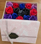Квадратна картонена кутия с 15 бр сапунени рози 